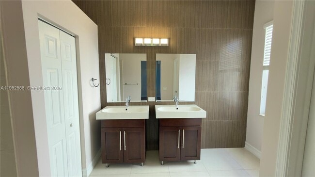 Building Photo - 1792 Aspen Ln