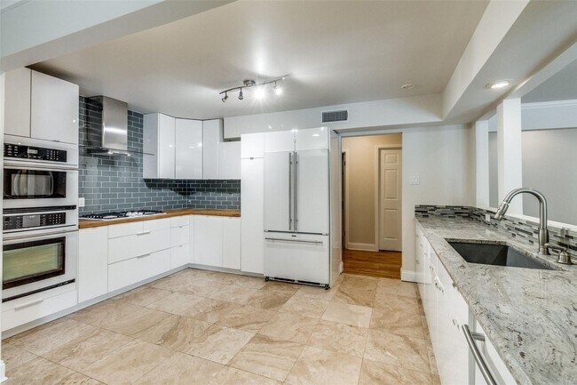 Building Photo - 7350 Fieldgate Dr