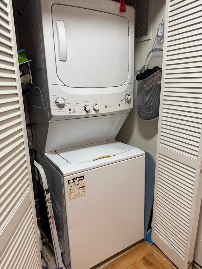 Building Photo - 2014 W Superior St