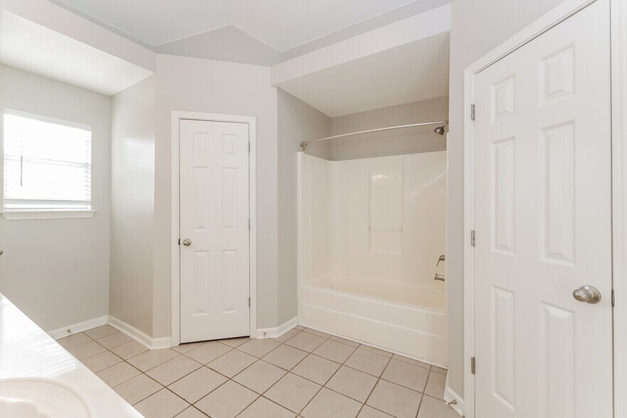 Building Photo - 25 Oakridge Cove