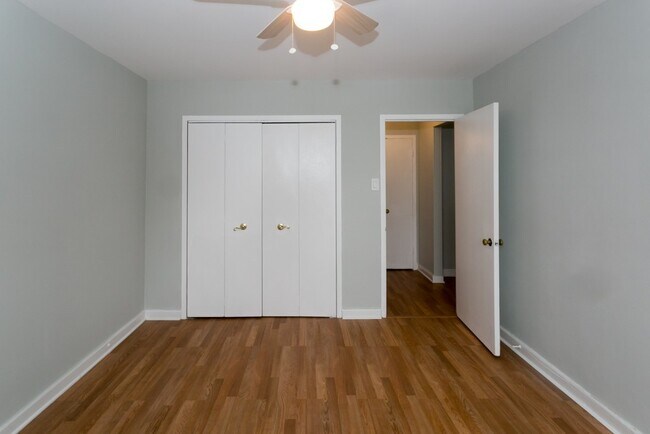 Building Photo - 448 W Wellington Ave