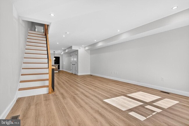 Building Photo - 5925 Woodcrest Ave