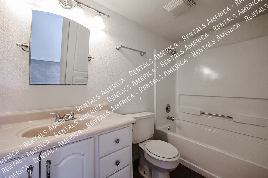 Building Photo - 7219 S 14th Pl