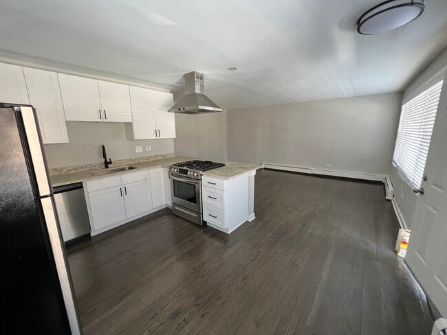 Building Photo - 4801 N Ridgeway Ave