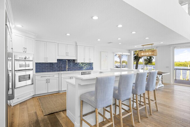 Building Photo - 207 Elsa Rd