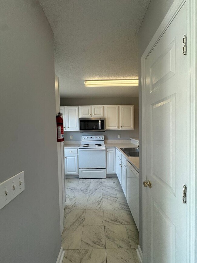 Building Photo - McClelland Drive Unit 102