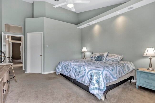 Building Photo - 2127 Lagoon Dr