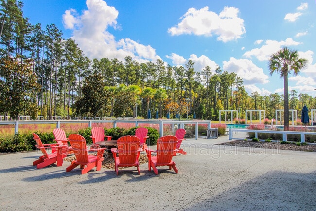 Building Photo - 286 Great Lawn Dr