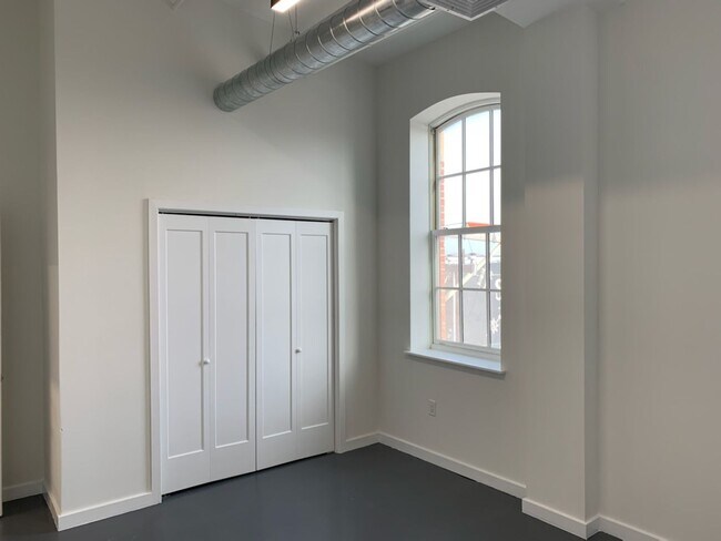 Building Photo - 1710 N 5th St