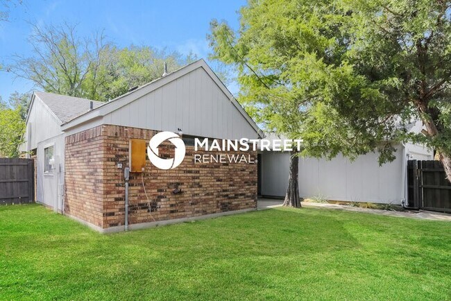 Building Photo - 3 Bedroom Pet-Friendly Home in Lewisville, TX with Main Street Renewal