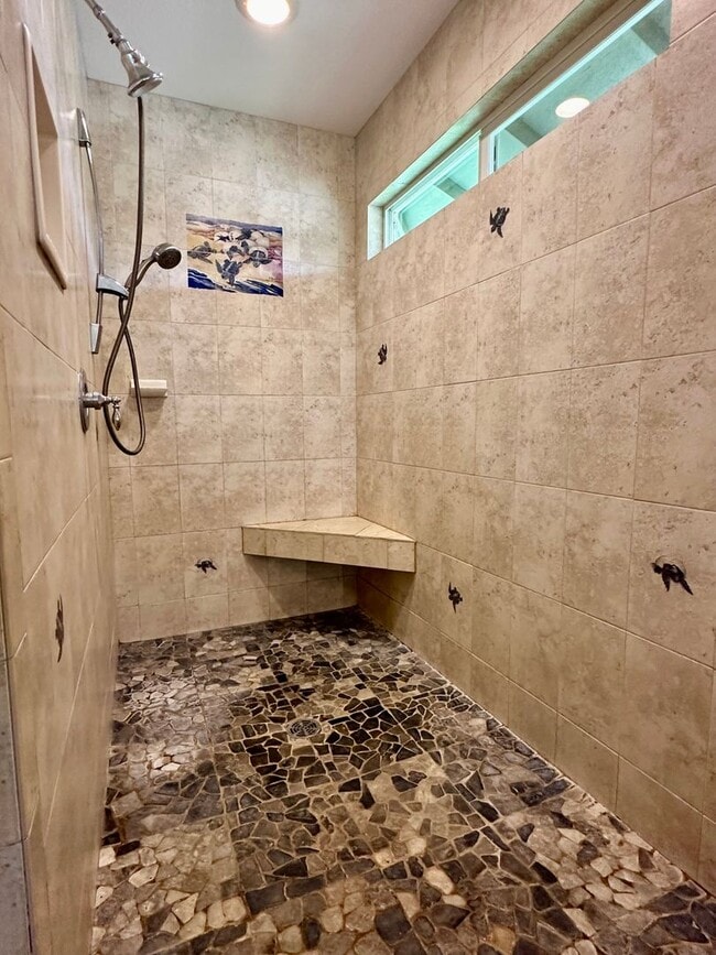 Building Photo - Spacious Home Close to Beaches, Shopping and More in South Maui!