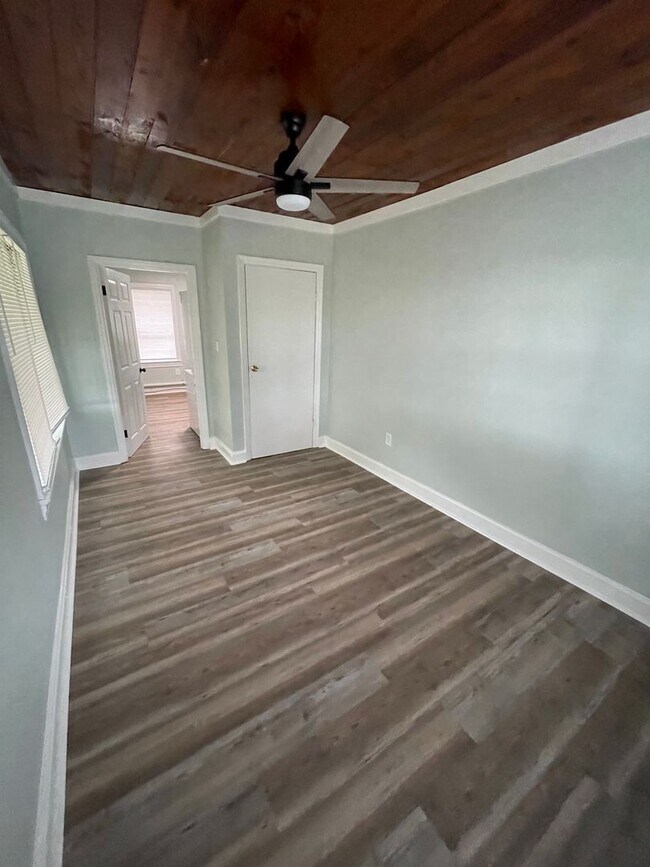 Building Photo - Cozy Upper Unit in Downtown Guyton – 2BR Living with Small-Town Charm