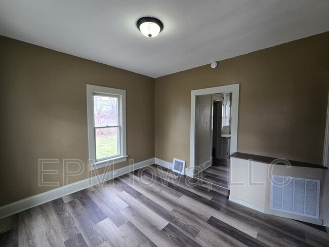 Building Photo - 823 Glenwood St