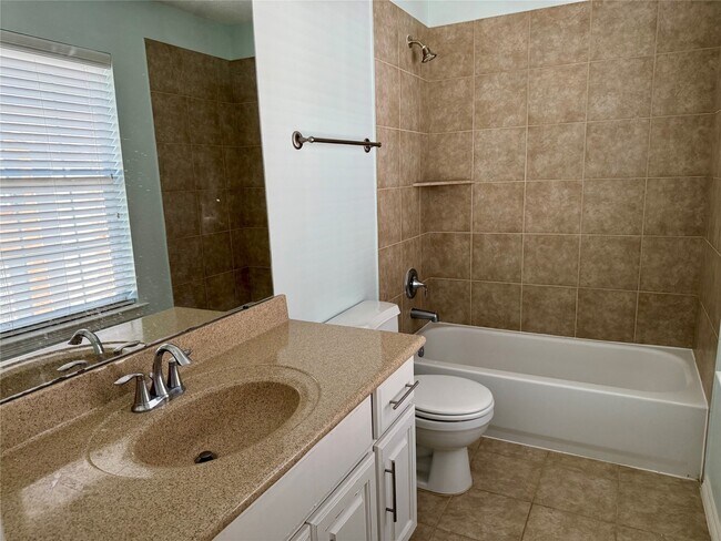 Building Photo - 3410 Skyline Village Dr