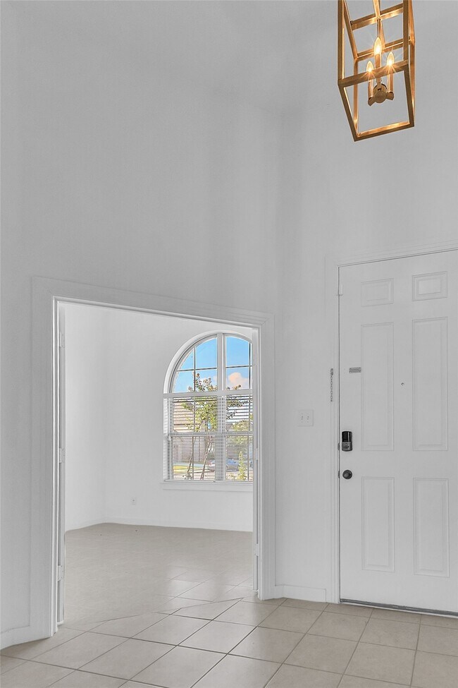 Building Photo - 1805 Everglades Dr