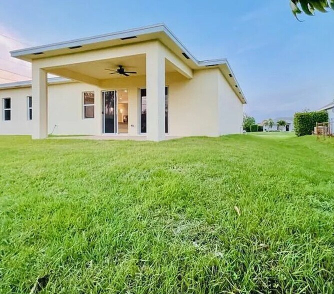 Building Photo - 986 SW College Park Rd