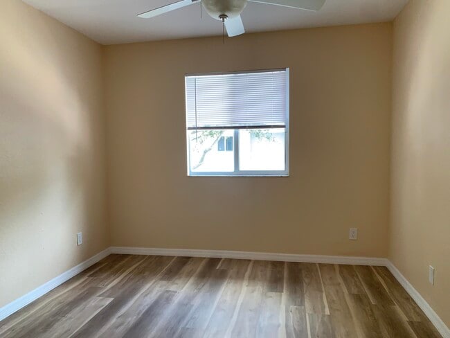 Building Photo - 1934 Gardenia Ct