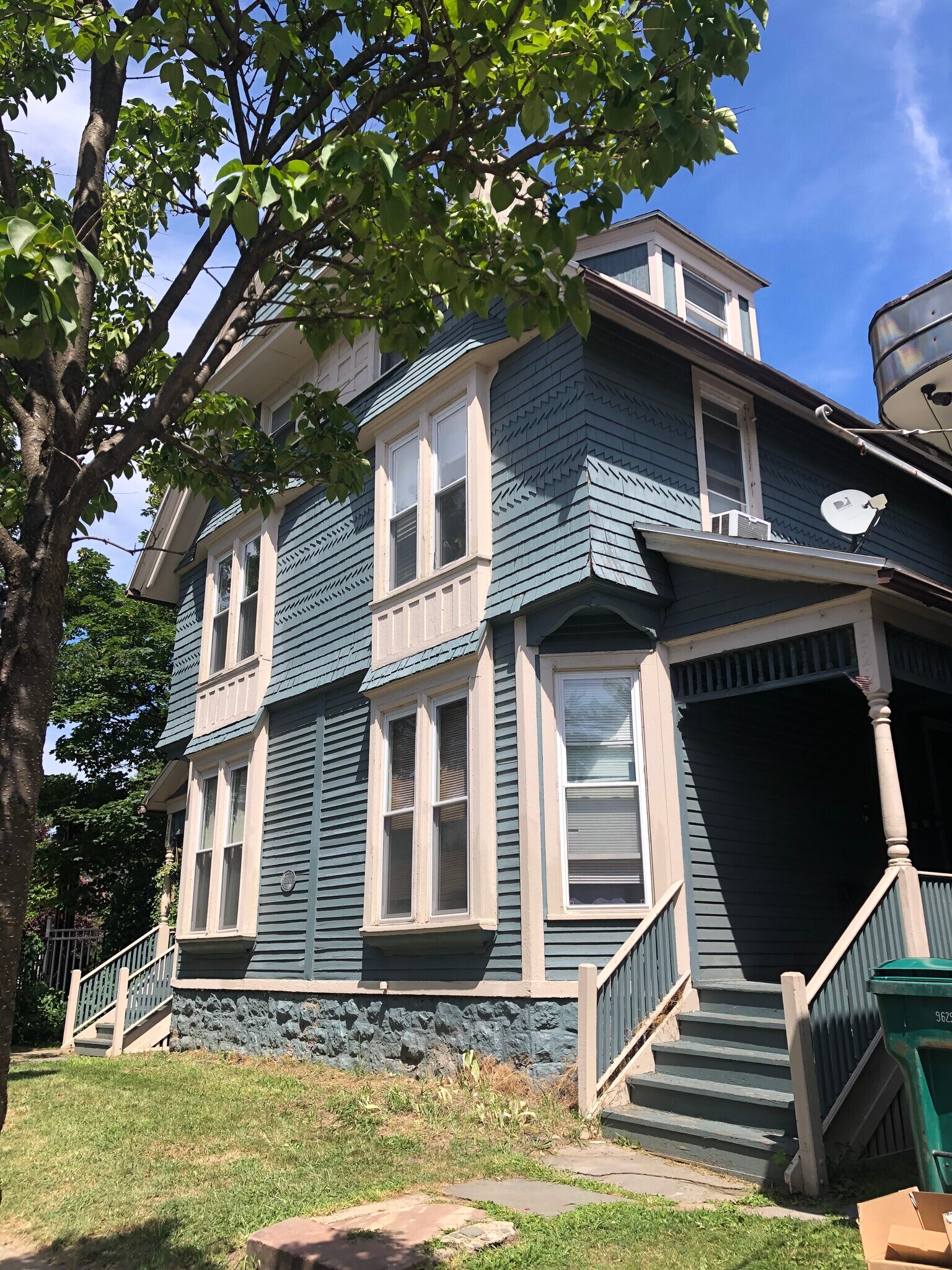 Building Photo - 520 South Ave