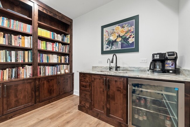 Building Photo - 1100 Hidden Hills Cir