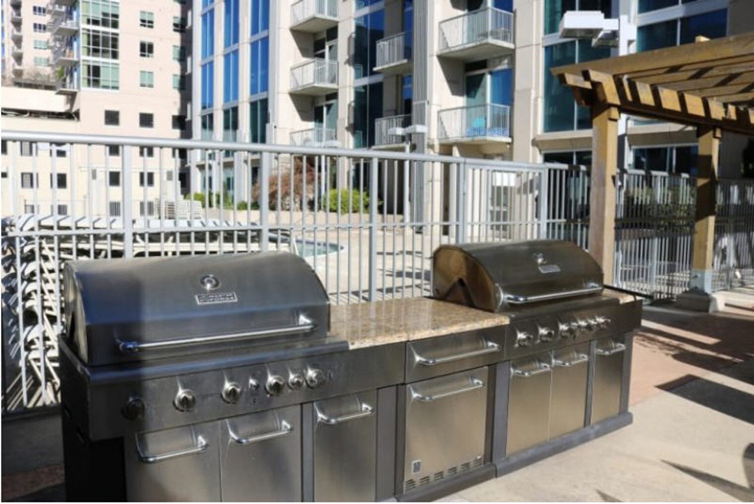 Building Photo - 415 S Mint St