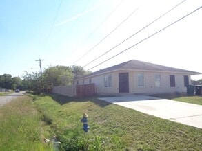 Building Photo - 5401 Peacock St