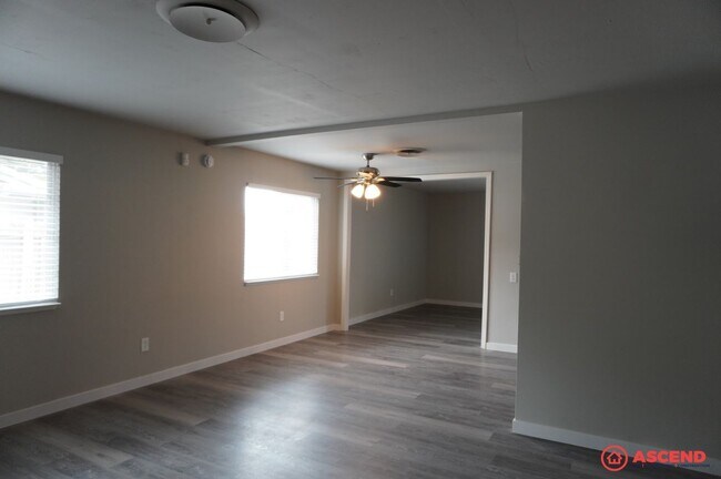Building Photo - 6201 Hartman Ave