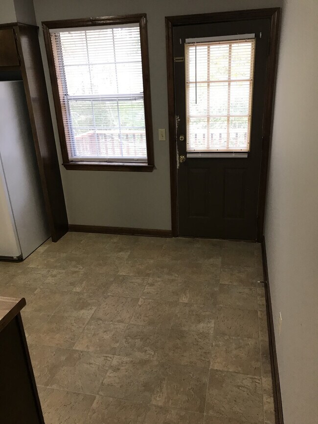 Building Photo - MILL TRACE DUPLEXES