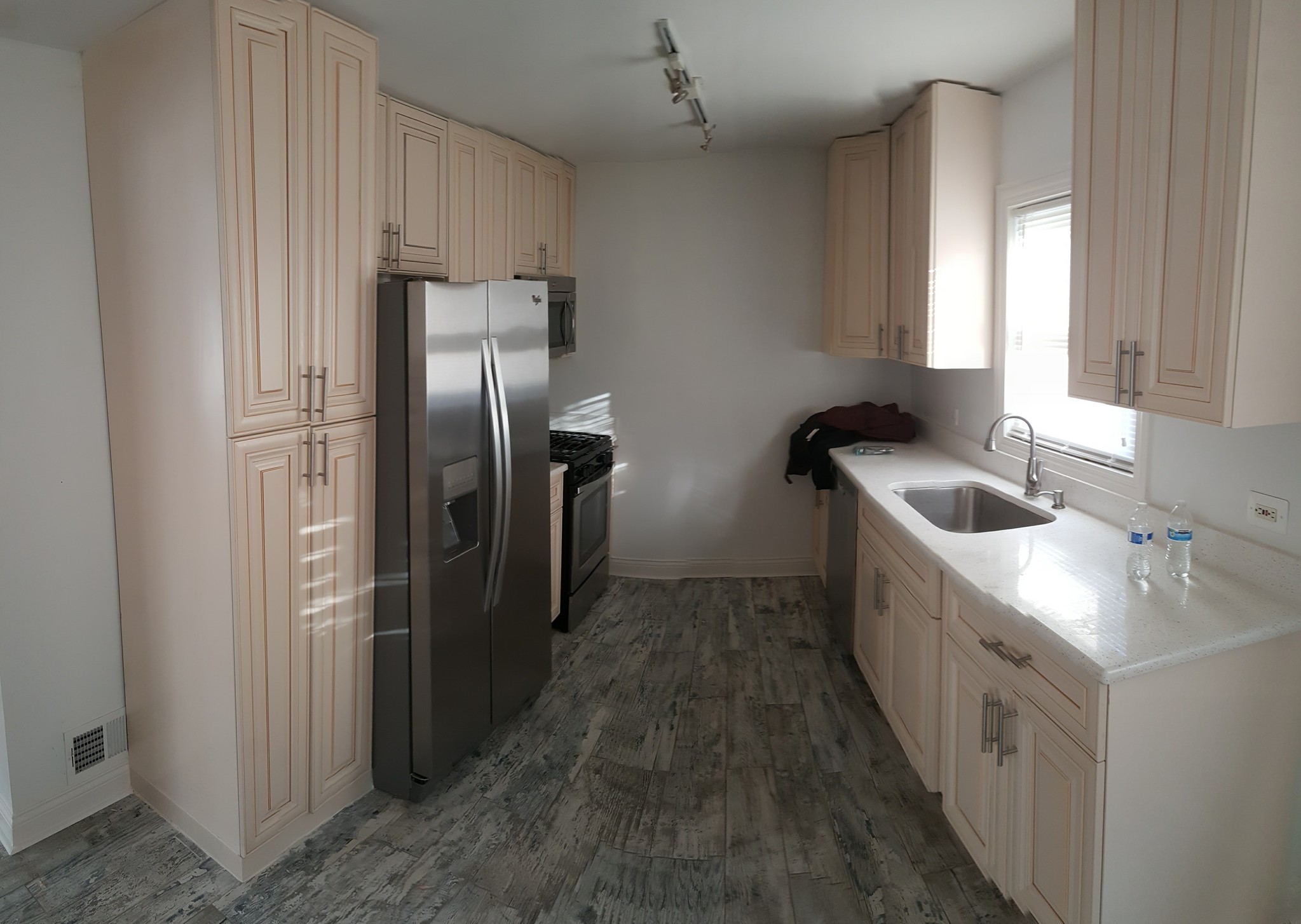 Kitchen with Quartz countertops - 900 Dunlop Ave