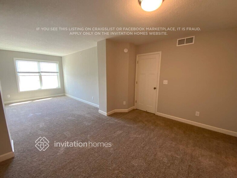 Building Photo - 10948 Yalta St NE