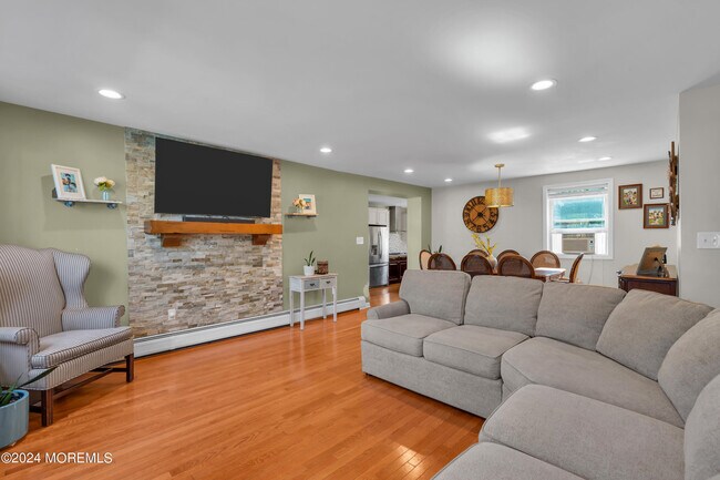 Building Photo - 519 Ryeside Ave