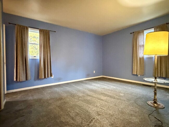 Building Photo - Charming 3bdr Brick Rancher in the Heart o...