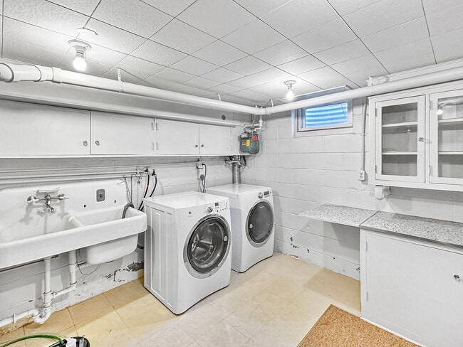 Building Photo - 341 Herman Terrace