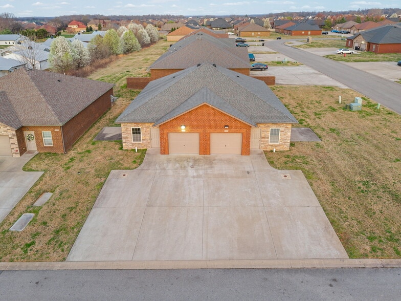 Building Photo - 109 Holland Dr