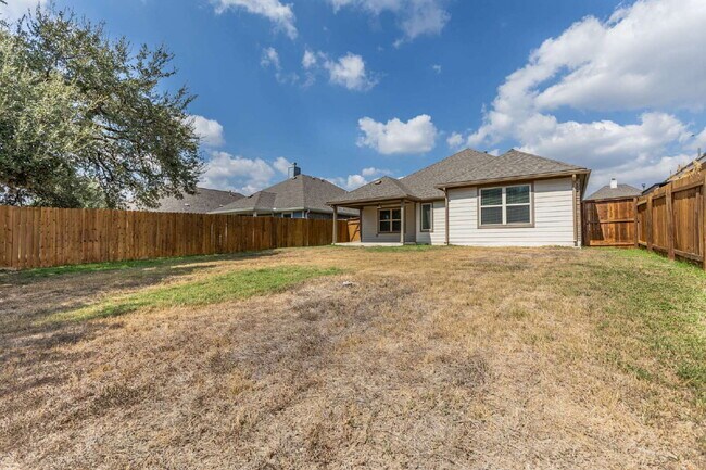 Building Photo - 142 Destiny Dr