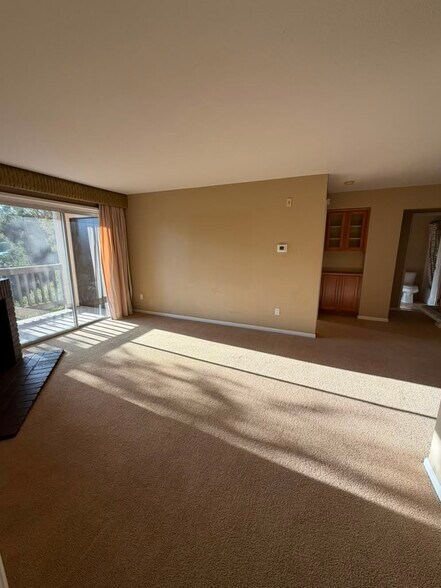 Building Photo - 7190 Shoreline Dr