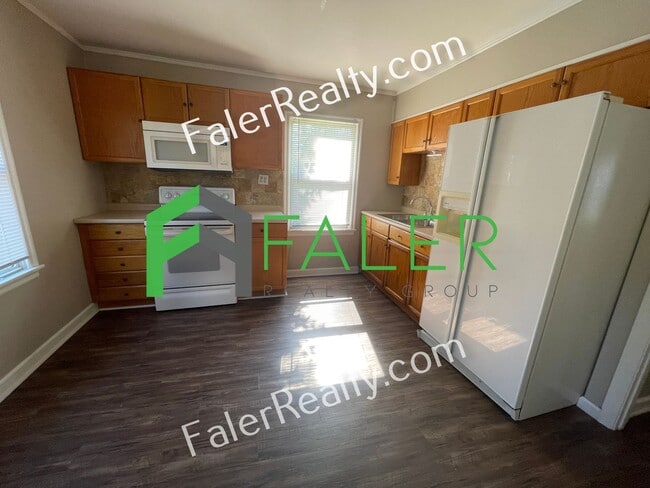 Building Photo - Charming Cape Cod with Spacious Yard