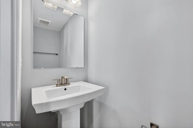 Building Photo - 100 Lawndale Dr