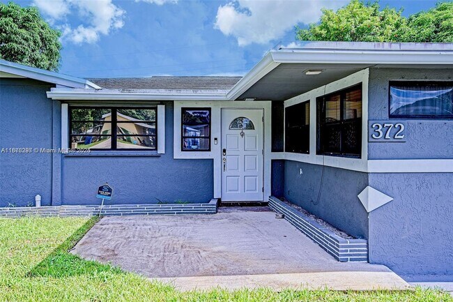Building Photo - 372 W Dayton Cir
