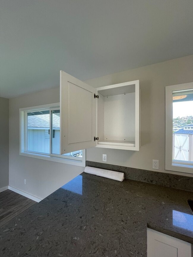 Building Photo - Kaneohe Duplex - Downstairs unit 2 bedrooms, 1.5 bath with 2 parking stalls - Avail now!