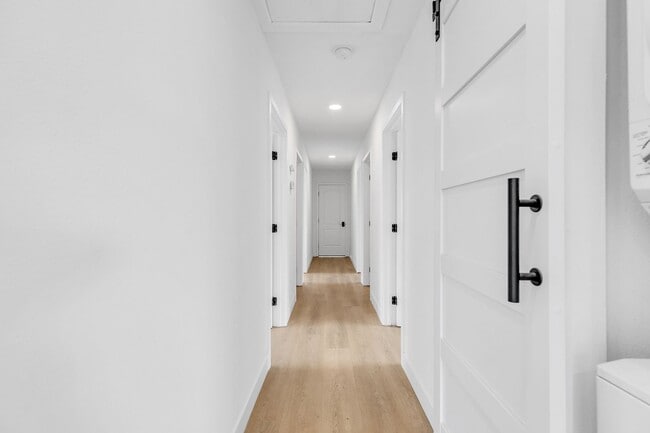 Building Photo - Fully Remodeled 4-Bed 2-Bath Home in Prime...