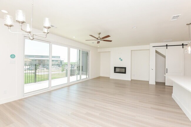 Building Photo - 7173 9th Hole Dr