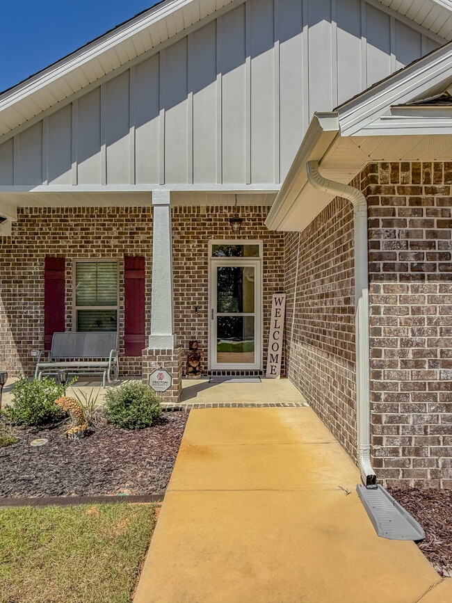 Building Photo - 2437 Hilton Dr