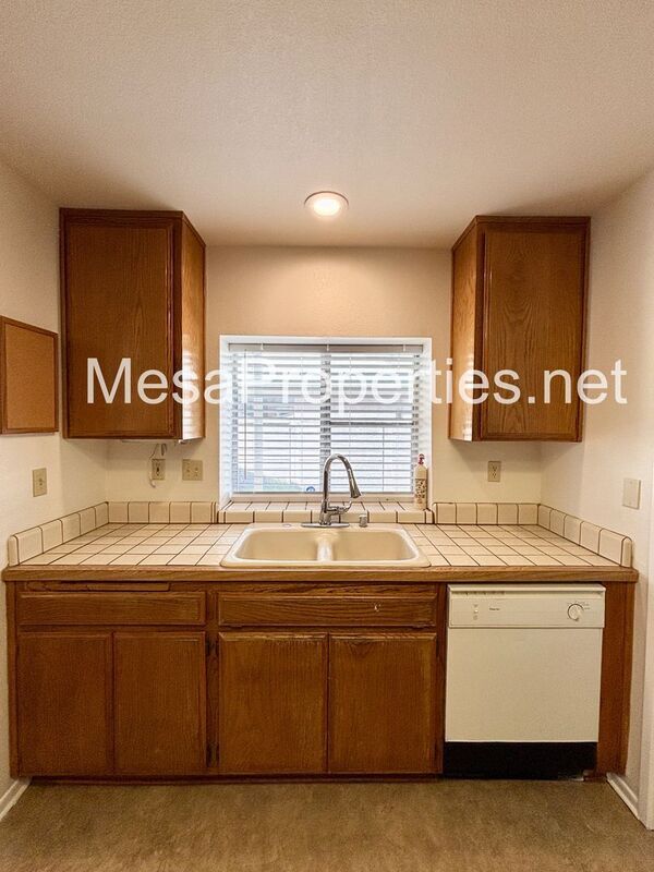 Building Photo - 15819 Cedarwood Pl