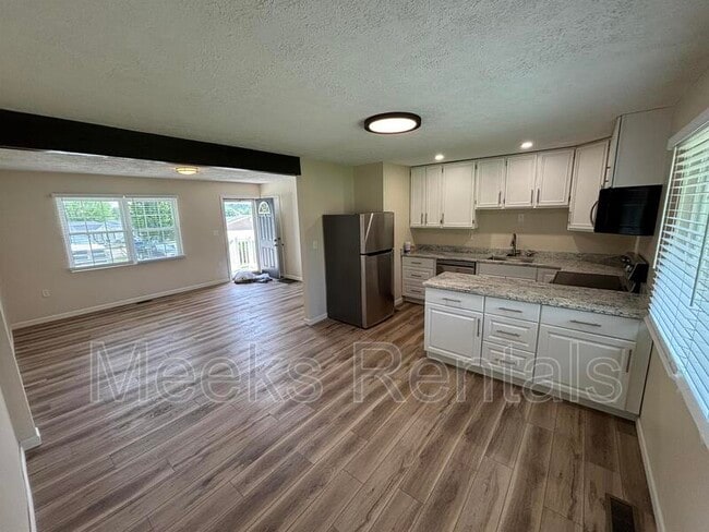 Building Photo - 198 Meadow Dr