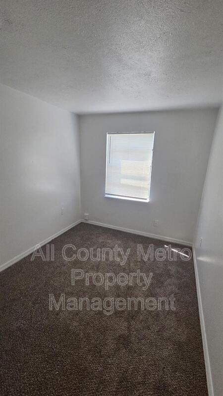 Building Photo - 1220 Linda Ln