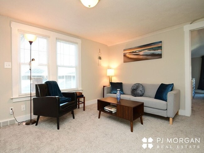 Building Photo - 5022I