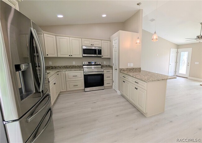 Building Photo - 7708 N Paris Dr