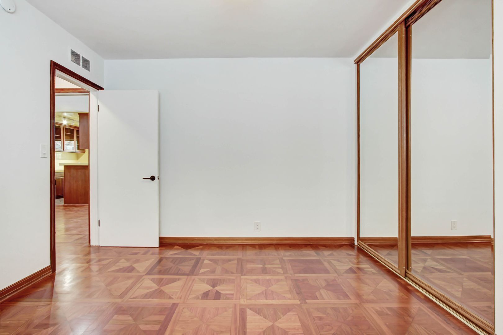 Building Photo - 807 5th St