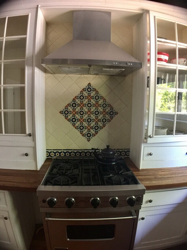 Building Photo - 299 Nelson Ave