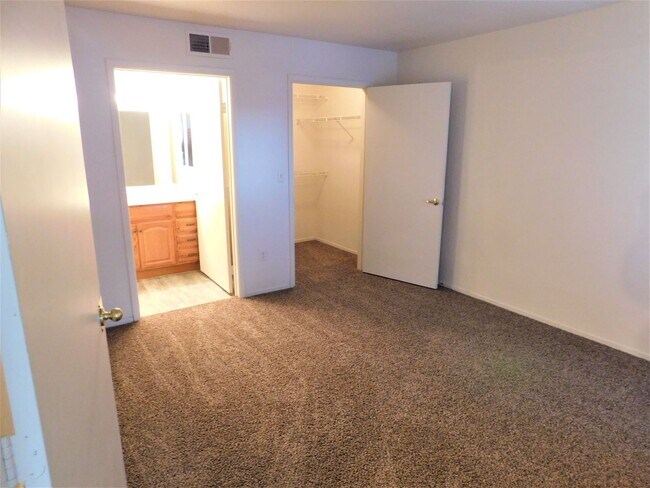 Building Photo - 2300 E Silverado Ranch Blvd